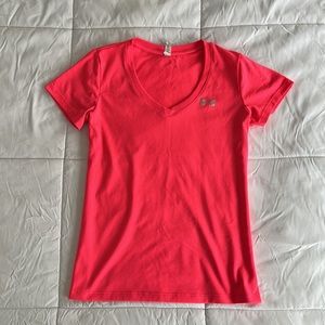 Under Armour Heat Gear Loose Fit V neck Women’s Shirt - XS